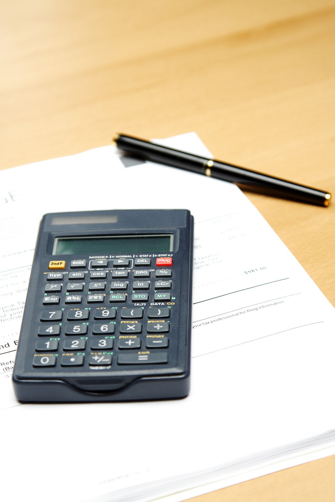 Business accounting calculator and pen